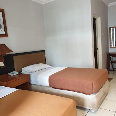 Yehezkiel Hotel Lembang Mitra Reddoorz Zewnętrze zdjęcie