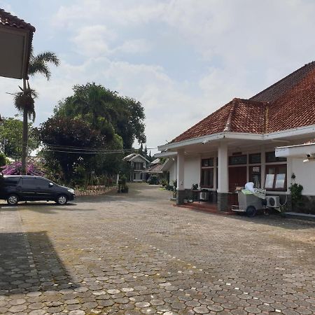 Yehezkiel Hotel Lembang Mitra Reddoorz Zewnętrze zdjęcie