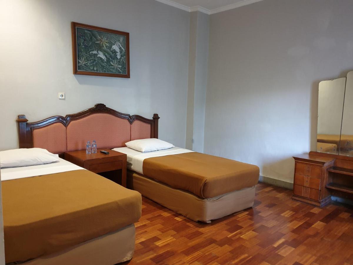 Yehezkiel Hotel Lembang Mitra Reddoorz Zewnętrze zdjęcie