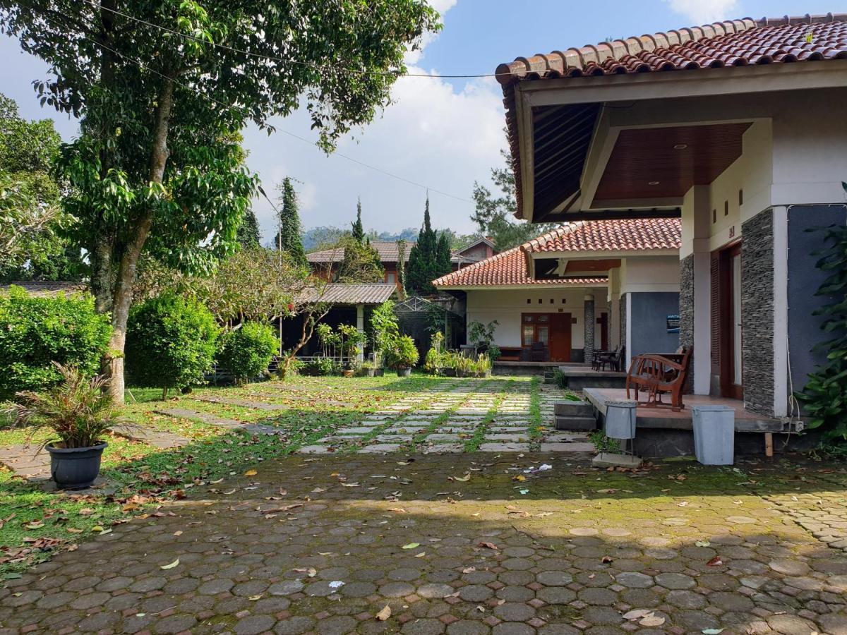 Yehezkiel Hotel Lembang Mitra Reddoorz Zewnętrze zdjęcie