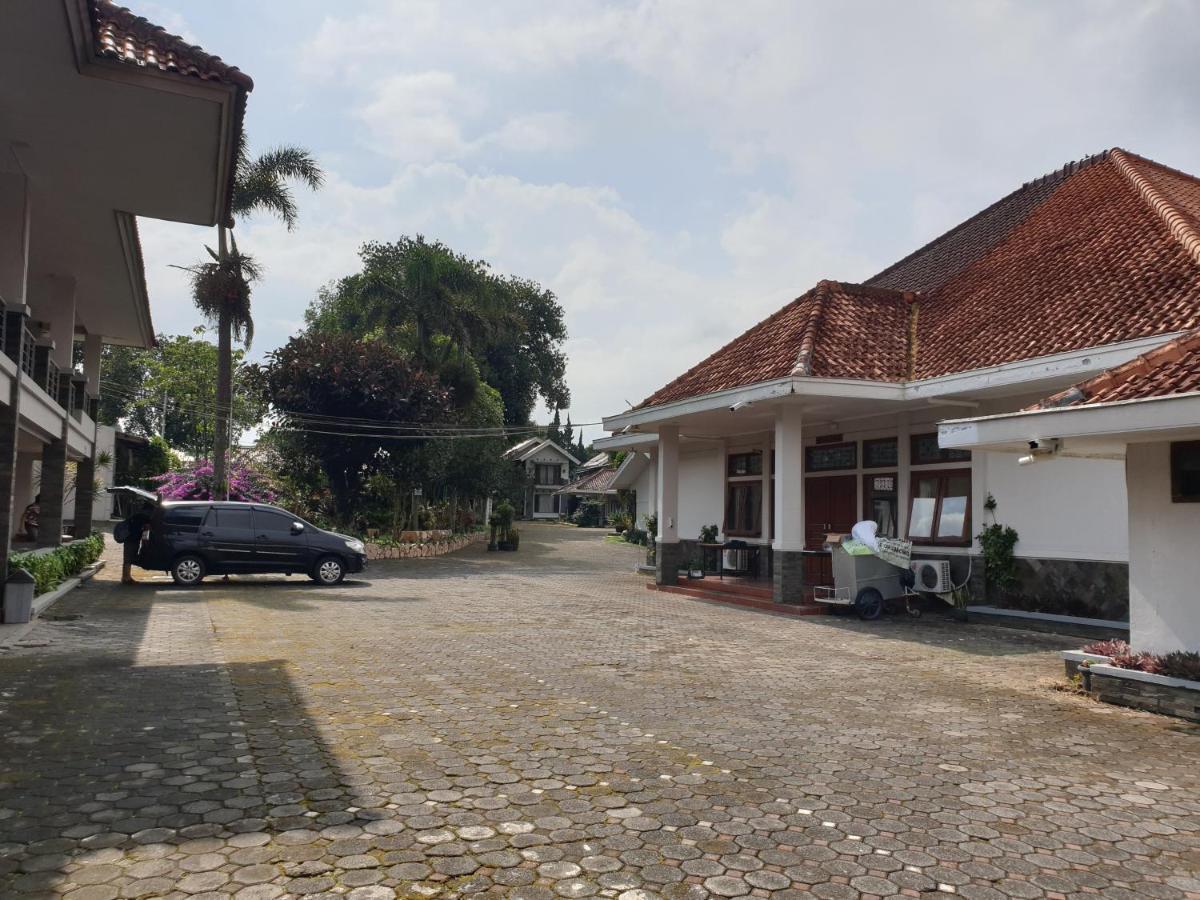 Yehezkiel Hotel Lembang Mitra Reddoorz Zewnętrze zdjęcie