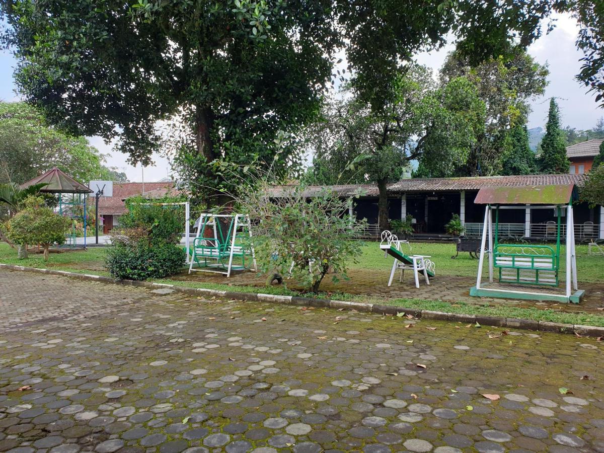 Yehezkiel Hotel Lembang Mitra Reddoorz Zewnętrze zdjęcie