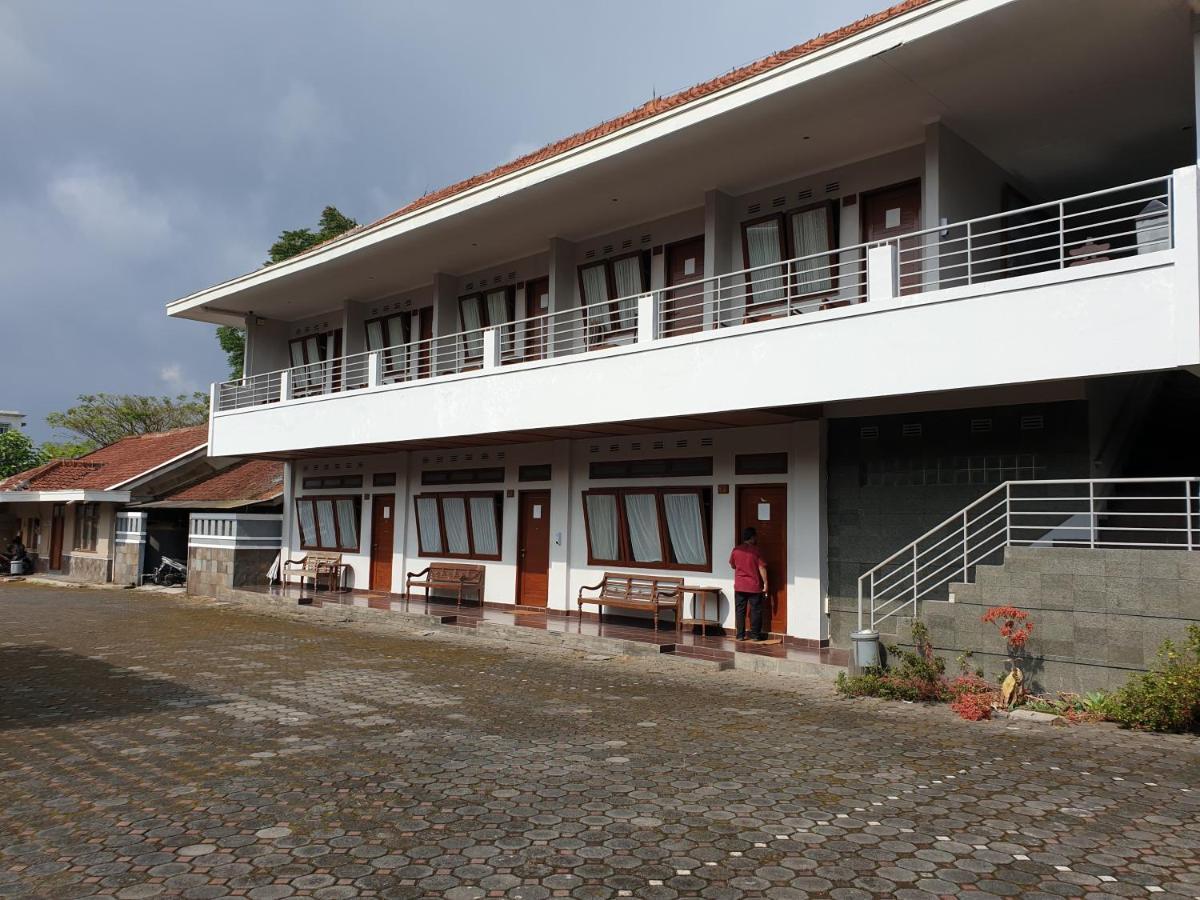 Yehezkiel Hotel Lembang Mitra Reddoorz Zewnętrze zdjęcie