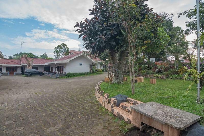 Yehezkiel Hotel Lembang Mitra Reddoorz Zewnętrze zdjęcie